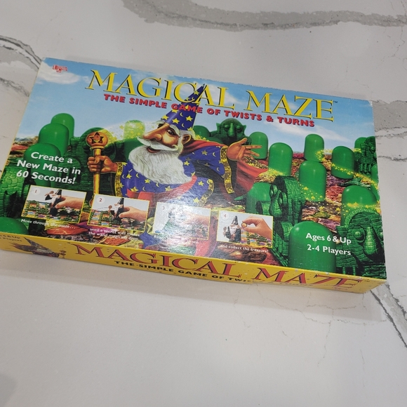 Magical maze the simple game of twists and turns ages 6 and up 2-4 players - Picture 9 of 11